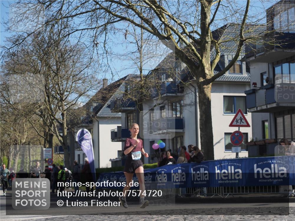 06.04.2025 - 44. Internationalen Wilhelmsburger Insellauf Luisa Fischer http://msf.ph/oto/7574720 06.04.2025 10:42:10 Ziel 3692 meine-sportfotos.de