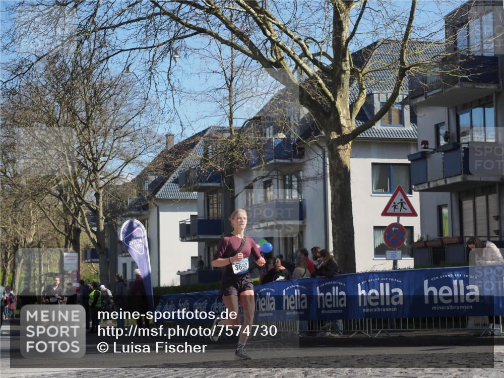 06.04.2025 - 44. Internationalen Wilhelmsburger Insellauf Luisa Fischer http://msf.ph/oto/7574730 06.04.2025 10:42:11 Ziel 3692 meine-sportfotos.de