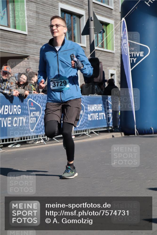 06.04.2025 - 44. Internationalen Wilhelmsburger Insellauf A. Gomolzig http://msf.ph/oto/7574731 06.04.2025 10:39:52 Ziel 3544, 3729, 3872, 3887 meine-sportfotos.de