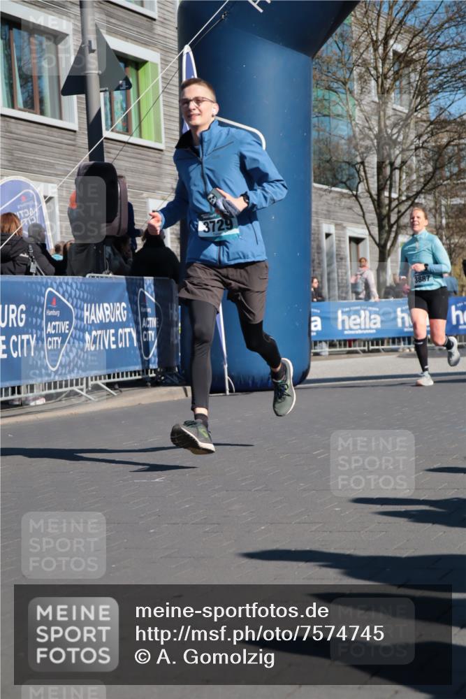 06.04.2025 - 44. Internationalen Wilhelmsburger Insellauf A. Gomolzig http://msf.ph/oto/7574745 06.04.2025 10:39:51 Ziel 3729, 3872, 3887, 4344 meine-sportfotos.de