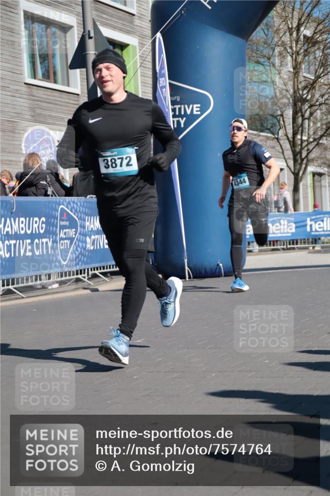 06.04.2025 - 44. Internationalen Wilhelmsburger Insellauf A. Gomolzig http://msf.ph/oto/7574764 06.04.2025 10:39:47 Ziel 3729, 3872, 4344 meine-sportfotos.de