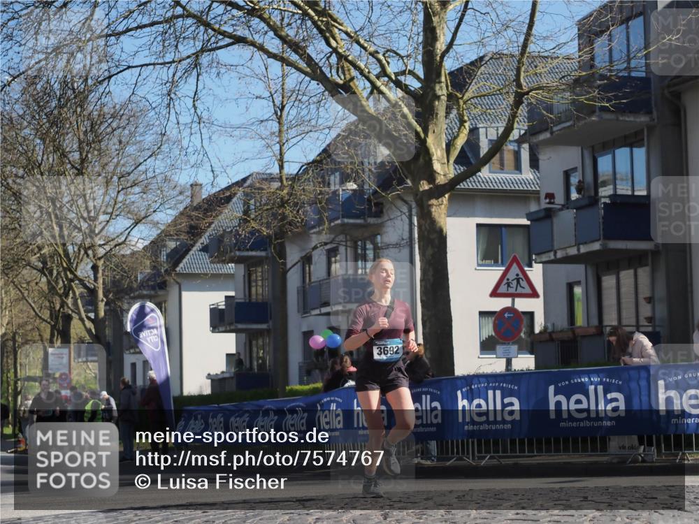06.04.2025 - 44. Internationalen Wilhelmsburger Insellauf Luisa Fischer http://msf.ph/oto/7574767 06.04.2025 10:42:11 Ziel 3692 meine-sportfotos.de