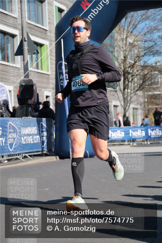 06.04.2025 - 44. Internationalen Wilhelmsburger Insellauf A. Gomolzig http://msf.ph/oto/7574775 06.04.2025 10:39:42 Ziel 3756, 3872, 4065, 4067, 4344 meine-sportfotos.de