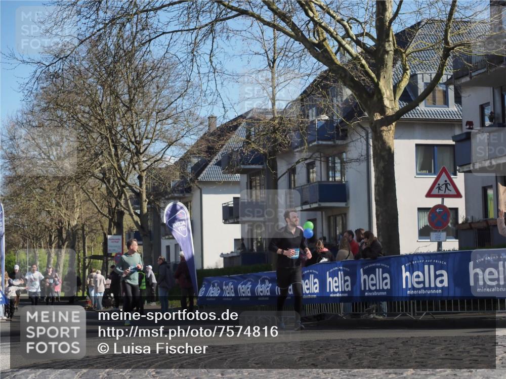06.04.2025 - 44. Internationalen Wilhelmsburger Insellauf Luisa Fischer http://msf.ph/oto/7574816 06.04.2025 10:42:15 Ziel 03 meine-sportfotos.de