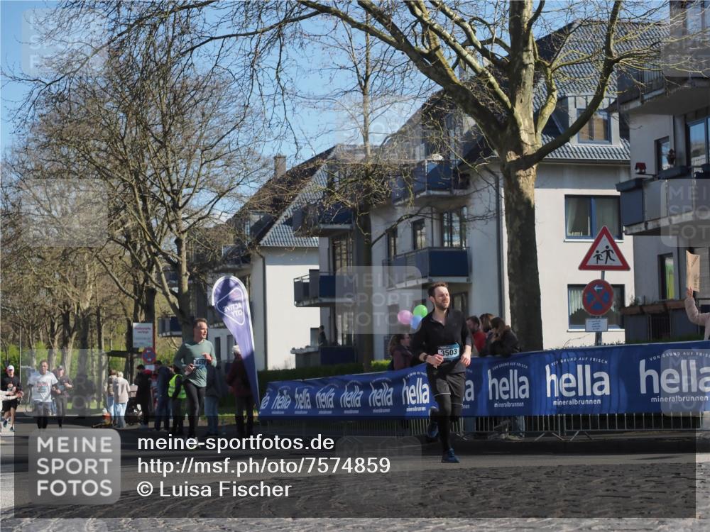 06.04.2025 - 44. Internationalen Wilhelmsburger Insellauf Luisa Fischer http://msf.ph/oto/7574859 06.04.2025 10:42:16 Ziel 3503 meine-sportfotos.de