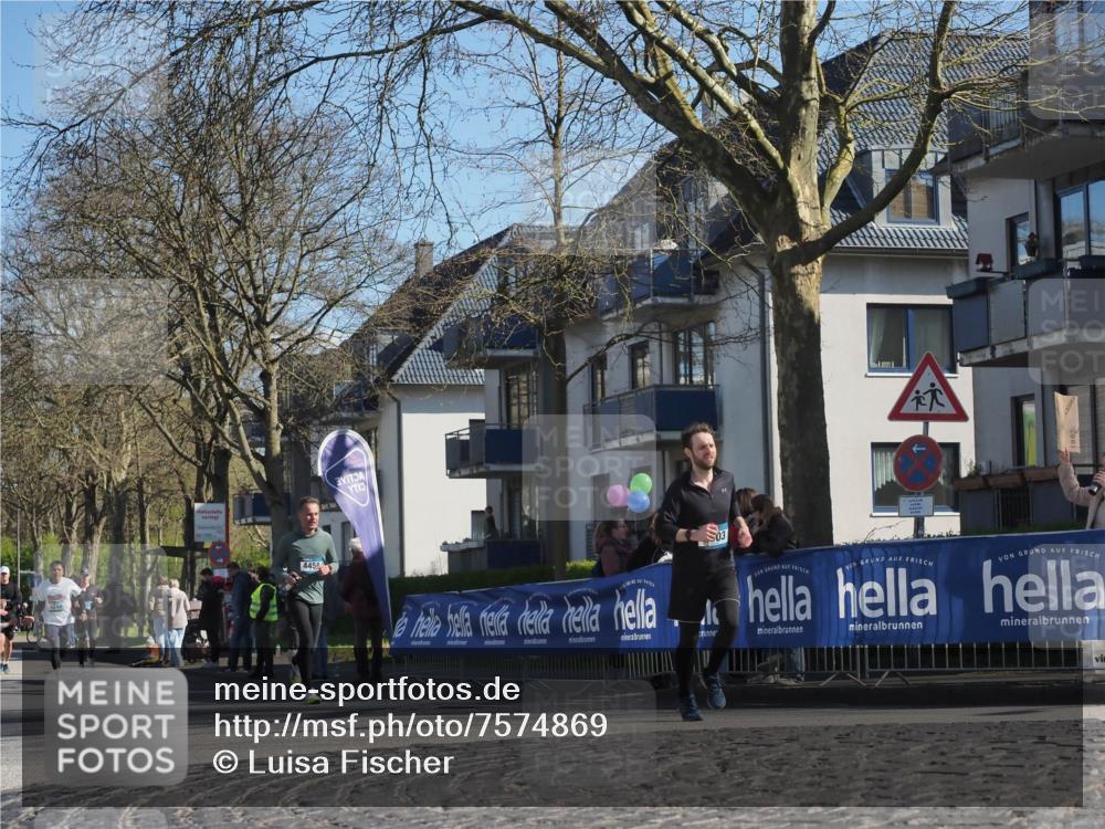 06.04.2025 - 44. Internationalen Wilhelmsburger Insellauf Luisa Fischer http://msf.ph/oto/7574869 06.04.2025 10:42:16 Ziel 4240, 4452 meine-sportfotos.de