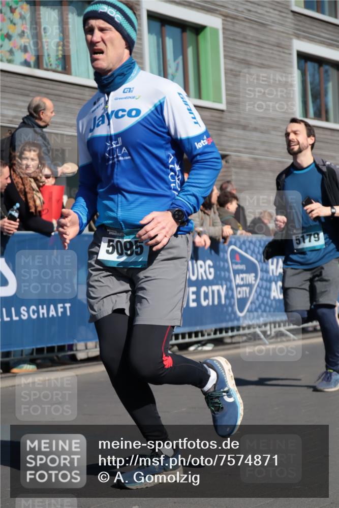 06.04.2025 - 44. Internationalen Wilhelmsburger Insellauf A. Gomolzig http://msf.ph/oto/7574871 06.04.2025 10:39:32 Ziel 3417, 3418, 3801, 3833, 5095, 5179 meine-sportfotos.de