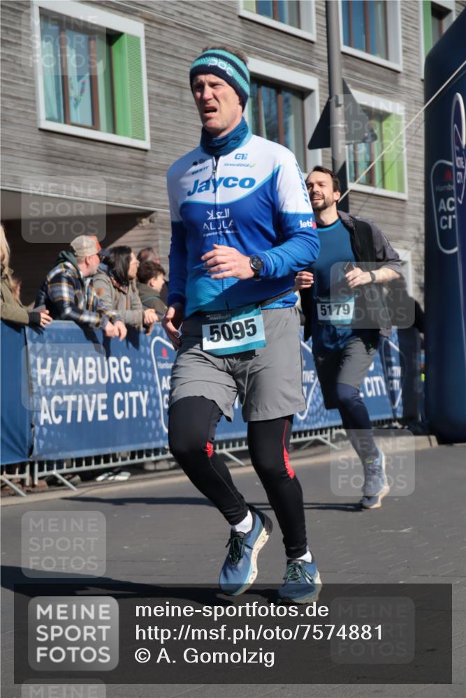 06.04.2025 - 44. Internationalen Wilhelmsburger Insellauf A. Gomolzig http://msf.ph/oto/7574881 06.04.2025 10:39:32 Ziel 3417, 3418, 3801, 3833, 5095, 5179 meine-sportfotos.de