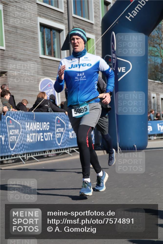 06.04.2025 - 44. Internationalen Wilhelmsburger Insellauf A. Gomolzig http://msf.ph/oto/7574891 06.04.2025 10:39:32 Ziel 3417, 3418, 3801, 3833, 5095, 5179 meine-sportfotos.de