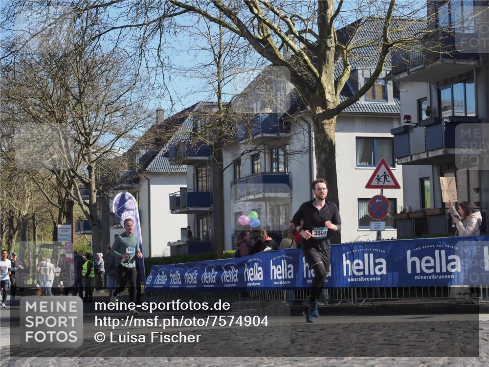 06.04.2025 - 44. Internationalen Wilhelmsburger Insellauf Luisa Fischer http://msf.ph/oto/7574904 06.04.2025 10:42:16 Ziel 4240, 4458, 3503 meine-sportfotos.de
