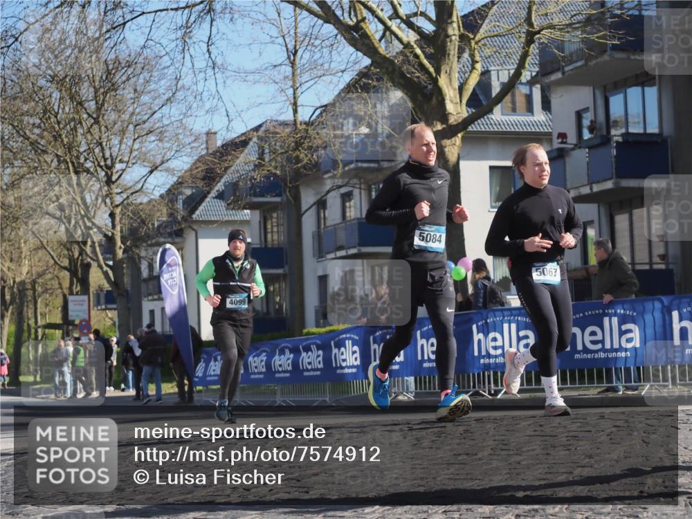 06.04.2025 - 44. Internationalen Wilhelmsburger Insellauf Luisa Fischer http://msf.ph/oto/7574912 06.04.2025 10:36:58 Ziel 4099, 5084, 5067 meine-sportfotos.de