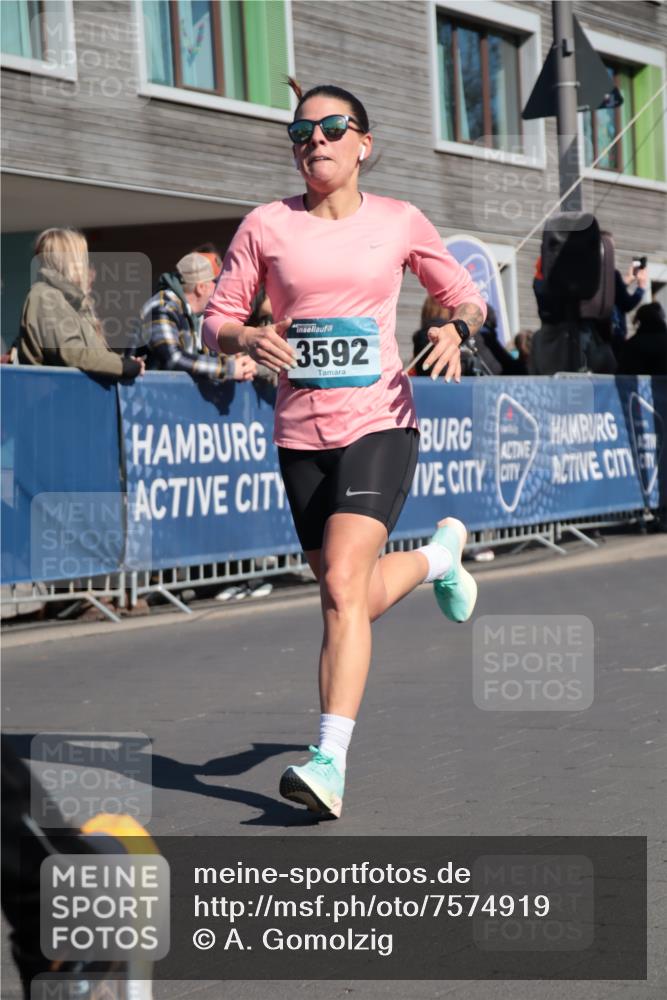 06.04.2025 - 44. Internationalen Wilhelmsburger Insellauf A. Gomolzig http://msf.ph/oto/7574919 06.04.2025 10:39:18 Ziel 3592, 3915, 4253, 4356, 4560, 4592 meine-sportfotos.de