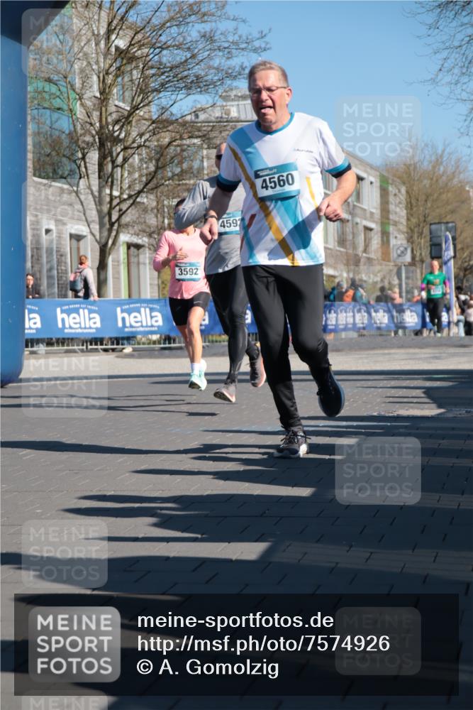 06.04.2025 - 44. Internationalen Wilhelmsburger Insellauf A. Gomolzig http://msf.ph/oto/7574926 06.04.2025 10:39:16 Ziel 3350, 3592, 3709, 3915, 4253, 4560, 4592 meine-sportfotos.de