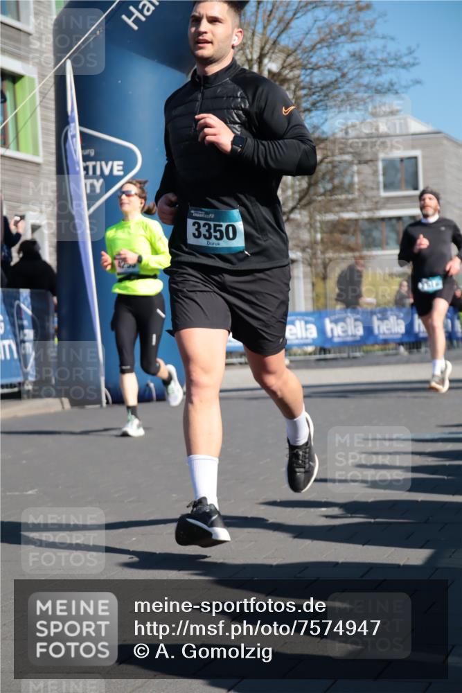 06.04.2025 - 44. Internationalen Wilhelmsburger Insellauf A. Gomolzig http://msf.ph/oto/7574947 06.04.2025 10:39:12 Ziel 3350, 3592, 3709, 3915, 4047, 4253, 4337, 4560, 4592 meine-sportfotos.de