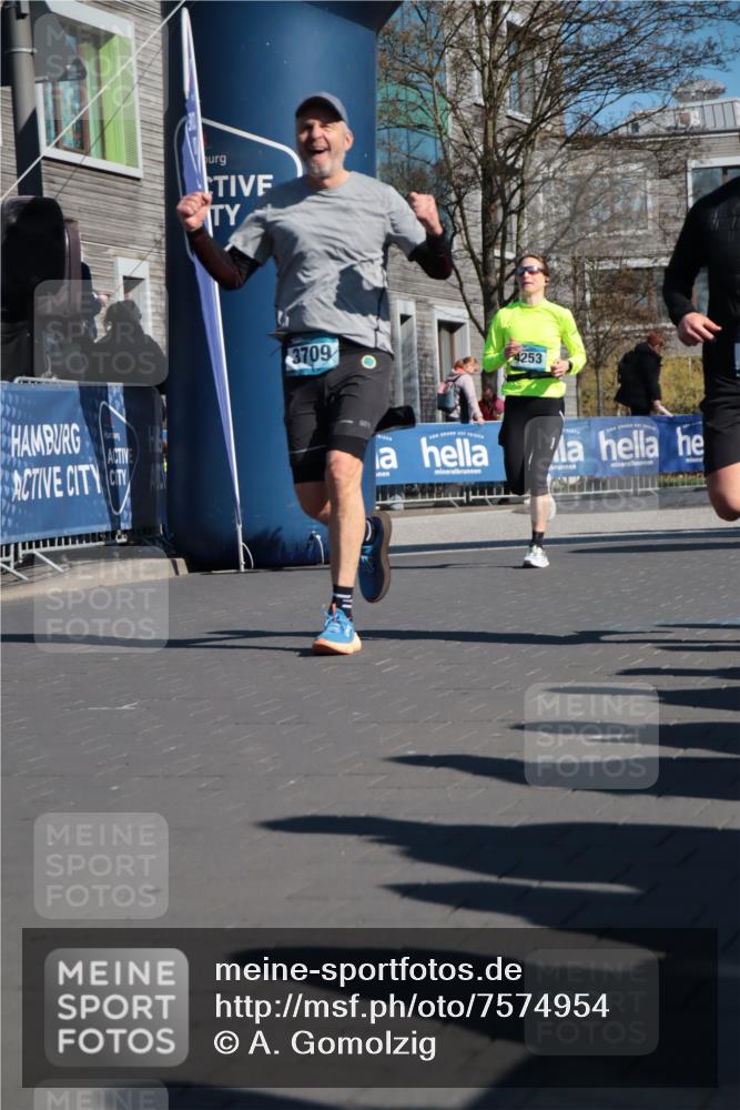 06.04.2025 - 44. Internationalen Wilhelmsburger Insellauf A. Gomolzig http://msf.ph/oto/7574954 06.04.2025 10:39:11 Ziel 3350, 3592, 3709, 3915, 4047, 4253, 4337, 4359, 4560, 4592 meine-sportfotos.de