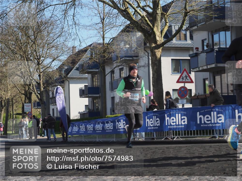 06.04.2025 - 44. Internationalen Wilhelmsburger Insellauf Luisa Fischer http://msf.ph/oto/7574983 06.04.2025 10:36:59 Ziel 4099 meine-sportfotos.de