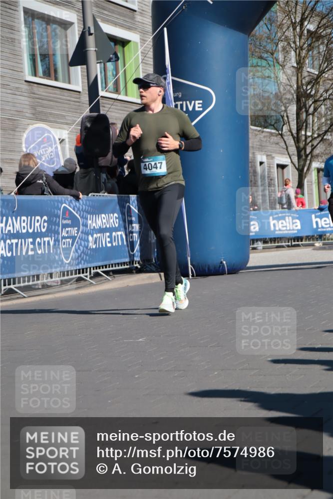 06.04.2025 - 44. Internationalen Wilhelmsburger Insellauf A. Gomolzig http://msf.ph/oto/7574986 06.04.2025 10:39:07 Ziel 3350, 3709, 3995, 4047, 4253, 4337, 4359 meine-sportfotos.de