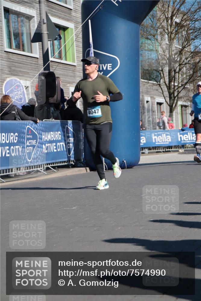 06.04.2025 - 44. Internationalen Wilhelmsburger Insellauf A. Gomolzig http://msf.ph/oto/7574990 06.04.2025 10:39:07 Ziel 3350, 3709, 3995, 4047, 4253, 4337, 4359 meine-sportfotos.de