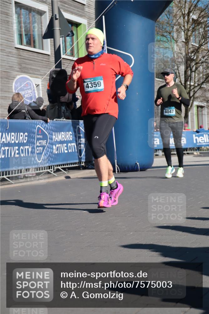 06.04.2025 - 44. Internationalen Wilhelmsburger Insellauf A. Gomolzig http://msf.ph/oto/7575003 06.04.2025 10:39:06 Ziel 3350, 3709, 3995, 4047, 4337, 4359 meine-sportfotos.de