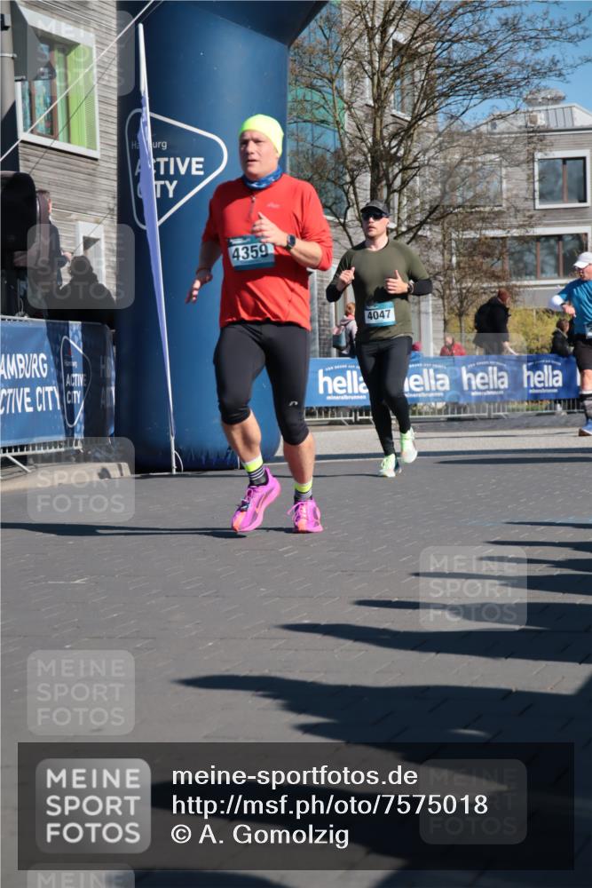 06.04.2025 - 44. Internationalen Wilhelmsburger Insellauf A. Gomolzig http://msf.ph/oto/7575018 06.04.2025 10:39:06 Ziel 3350, 3709, 3995, 4047, 4337, 4359 meine-sportfotos.de