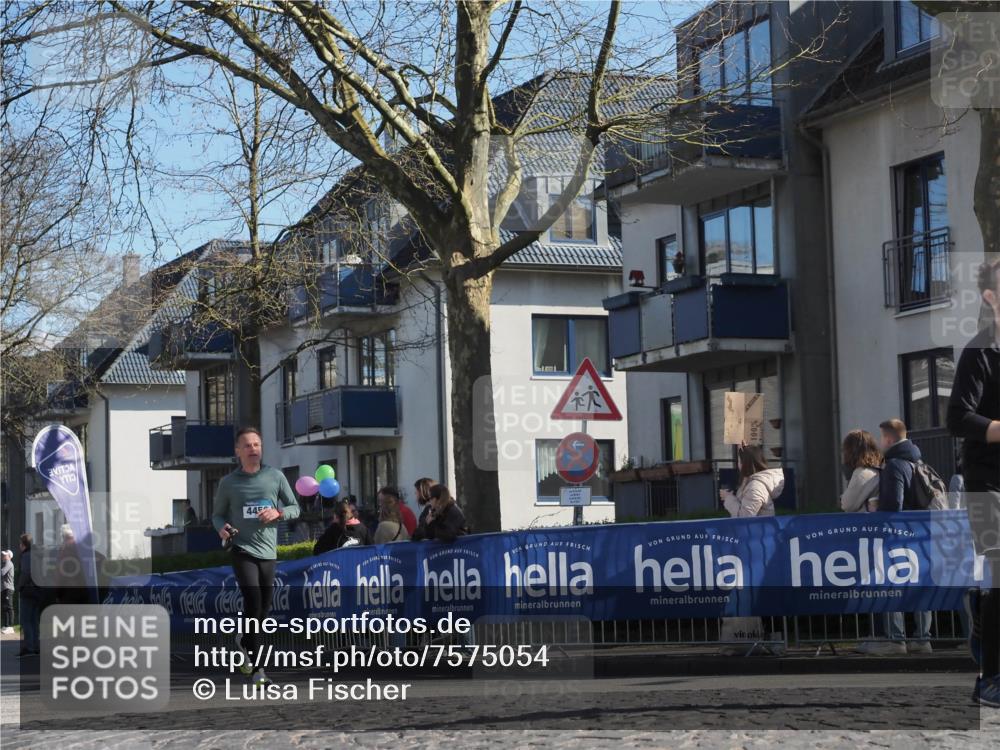 06.04.2025 - 44. Internationalen Wilhelmsburger Insellauf Luisa Fischer http://msf.ph/oto/7575054 06.04.2025 10:42:18 Ziel 445, 100 meine-sportfotos.de