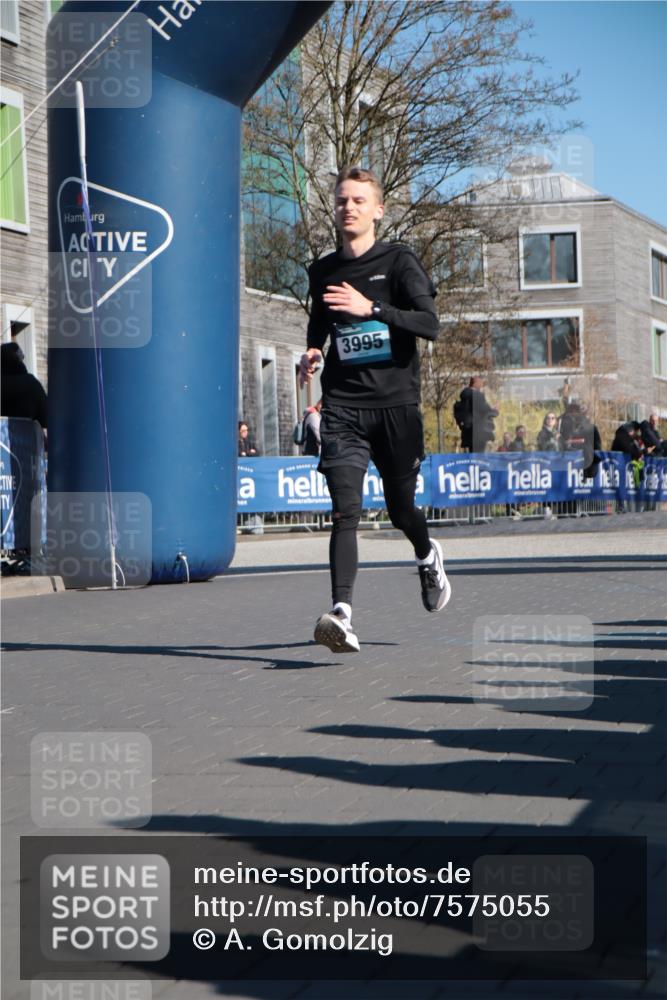 06.04.2025 - 44. Internationalen Wilhelmsburger Insellauf A. Gomolzig http://msf.ph/oto/7575055 06.04.2025 10:39:01 Ziel 3346, 3995, 4359 meine-sportfotos.de