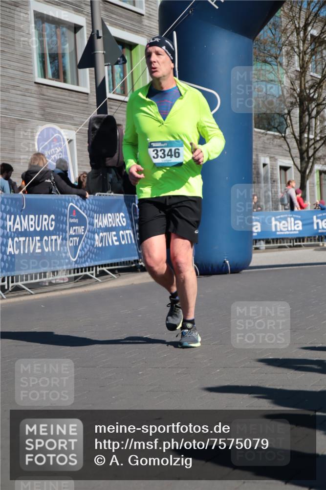 06.04.2025 - 44. Internationalen Wilhelmsburger Insellauf A. Gomolzig http://msf.ph/oto/7575079 06.04.2025 10:38:59 Ziel 3346, 3995 meine-sportfotos.de