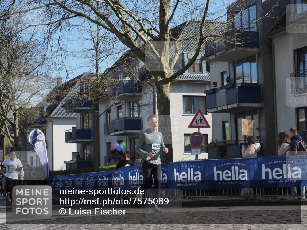 06.04.2025 - 44. Internationalen Wilhelmsburger Insellauf Luisa Fischer http://msf.ph/oto/7575089 06.04.2025 10:42:19 Ziel 4458, 4240 meine-sportfotos.de