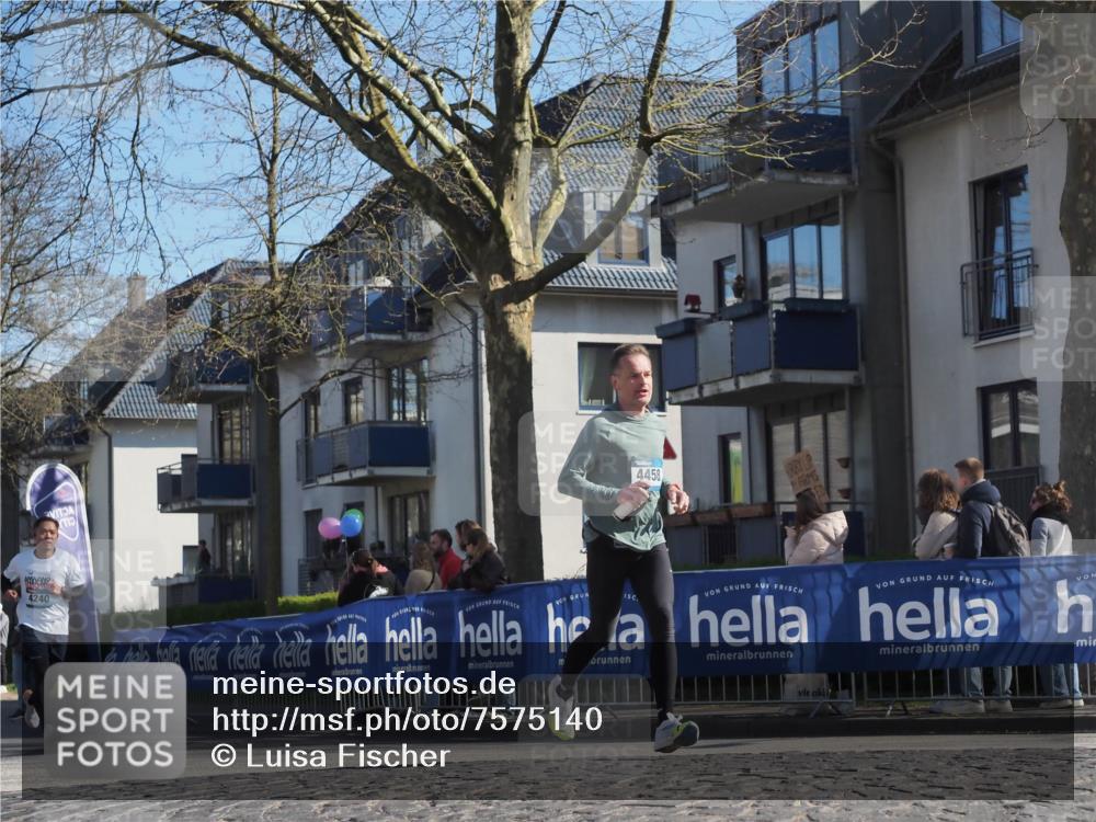 06.04.2025 - 44. Internationalen Wilhelmsburger Insellauf Luisa Fischer http://msf.ph/oto/7575140 06.04.2025 10:42:20 Ziel 4240, 10, 4458 meine-sportfotos.de
