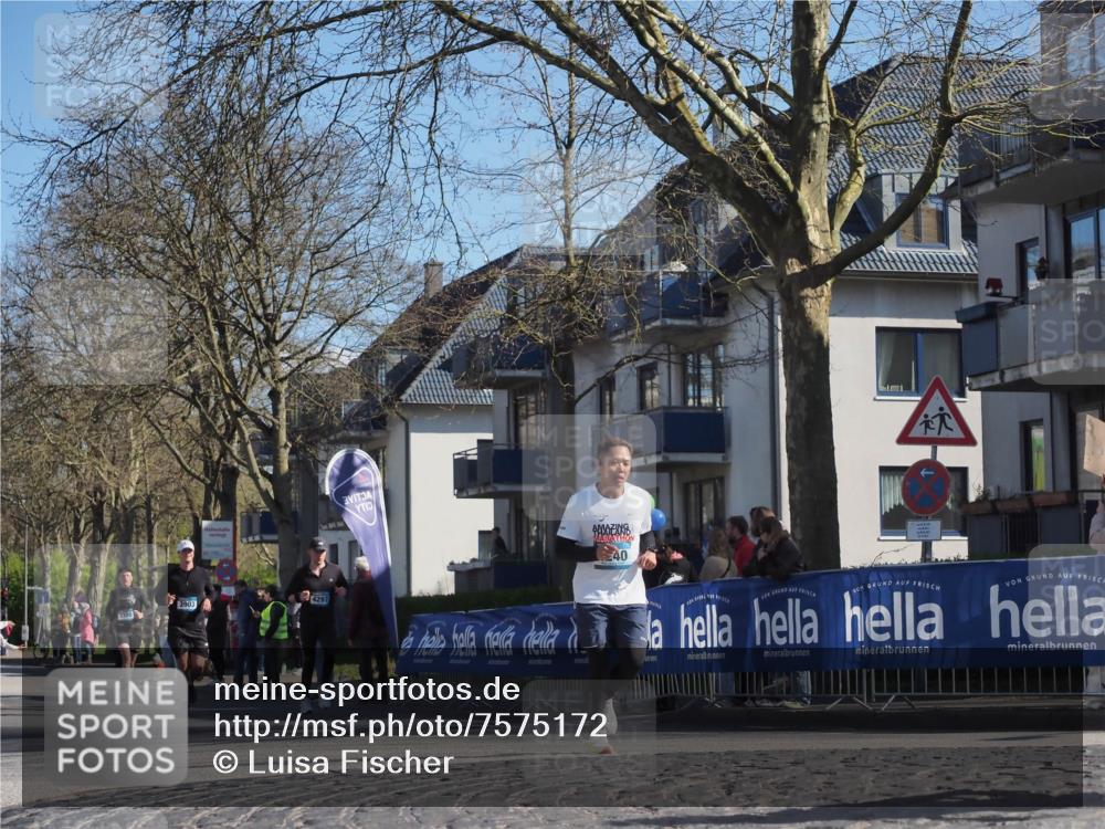 06.04.2025 - 44. Internationalen Wilhelmsburger Insellauf Luisa Fischer http://msf.ph/oto/7575172 06.04.2025 10:42:21 Ziel 3903, 4297, 40 meine-sportfotos.de