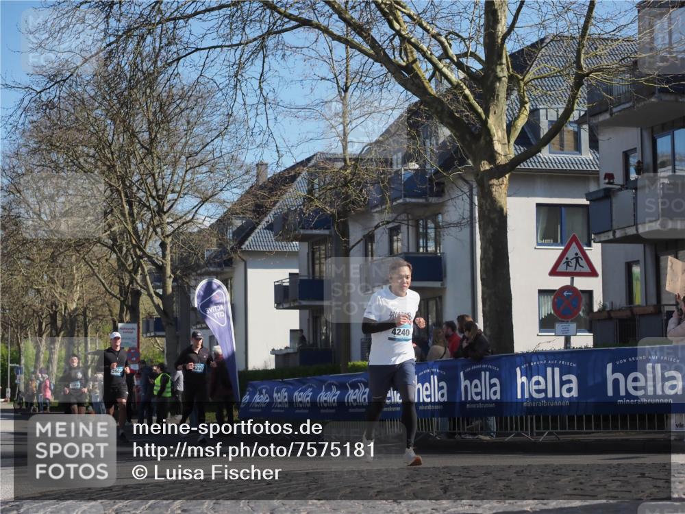 06.04.2025 - 44. Internationalen Wilhelmsburger Insellauf Luisa Fischer http://msf.ph/oto/7575181 06.04.2025 10:42:21 Ziel 4240, 4297 meine-sportfotos.de