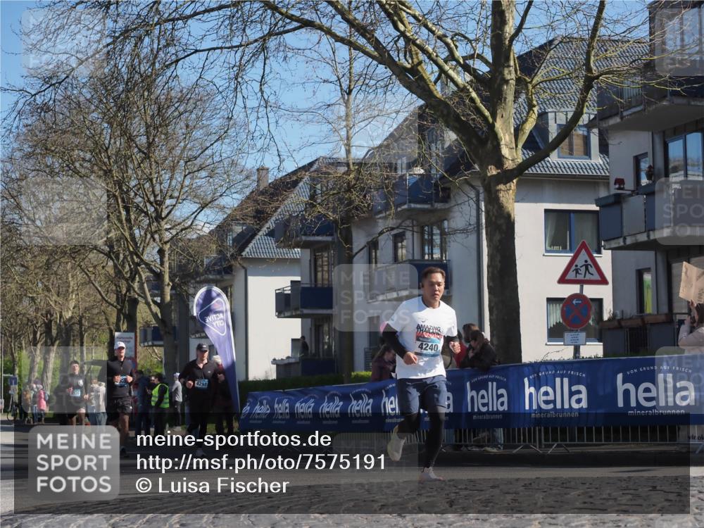 06.04.2025 - 44. Internationalen Wilhelmsburger Insellauf Luisa Fischer http://msf.ph/oto/7575191 06.04.2025 10:42:21 Ziel 4240, 4297 meine-sportfotos.de