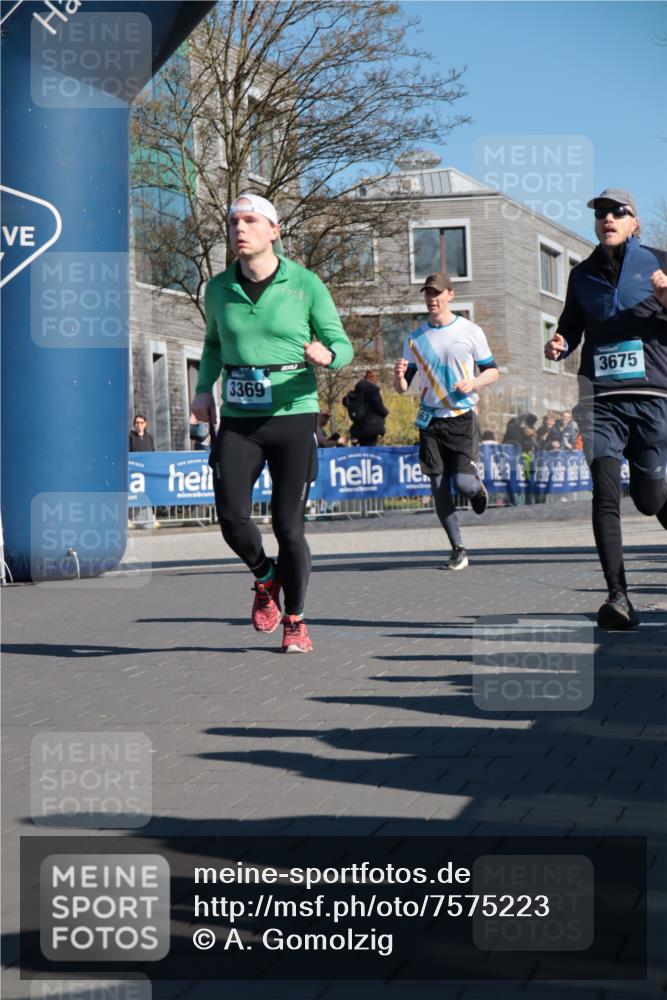 06.04.2025 - 44. Internationalen Wilhelmsburger Insellauf A. Gomolzig http://msf.ph/oto/7575223 06.04.2025 10:38:28 Ziel 3178, 3369, 3675, 4118, 4563, 4578 meine-sportfotos.de