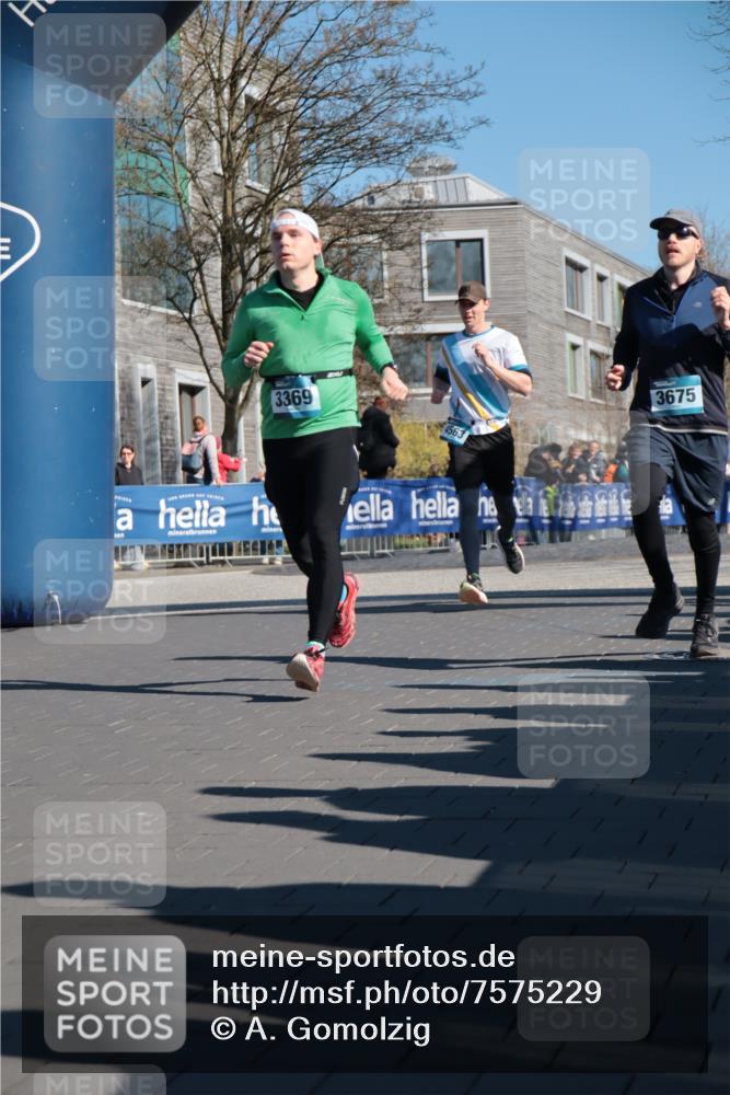06.04.2025 - 44. Internationalen Wilhelmsburger Insellauf A. Gomolzig http://msf.ph/oto/7575229 06.04.2025 10:38:28 Ziel 3178, 3369, 3675, 4118, 4563, 4578 meine-sportfotos.de