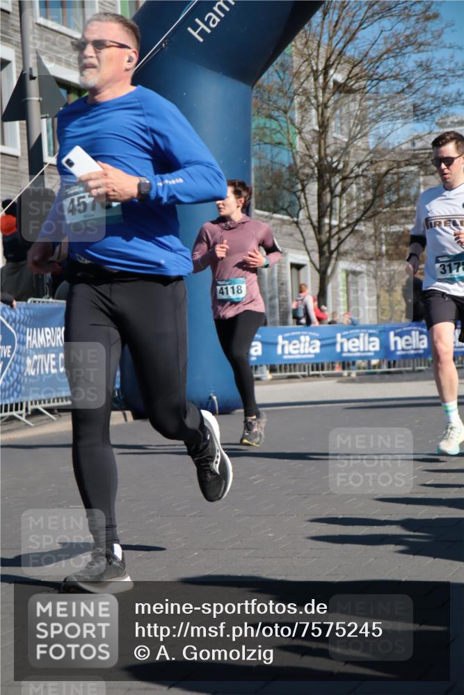 06.04.2025 - 44. Internationalen Wilhelmsburger Insellauf A. Gomolzig http://msf.ph/oto/7575245 06.04.2025 10:38:25 Ziel 3178, 3369, 3675, 4118, 4563, 4578 meine-sportfotos.de