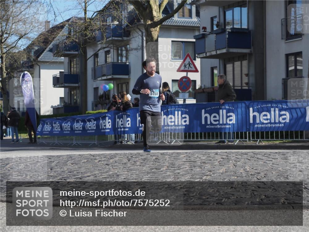 06.04.2025 - 44. Internationalen Wilhelmsburger Insellauf Luisa Fischer http://msf.ph/oto/7575252 06.04.2025 10:37:17 Ziel 5188 meine-sportfotos.de