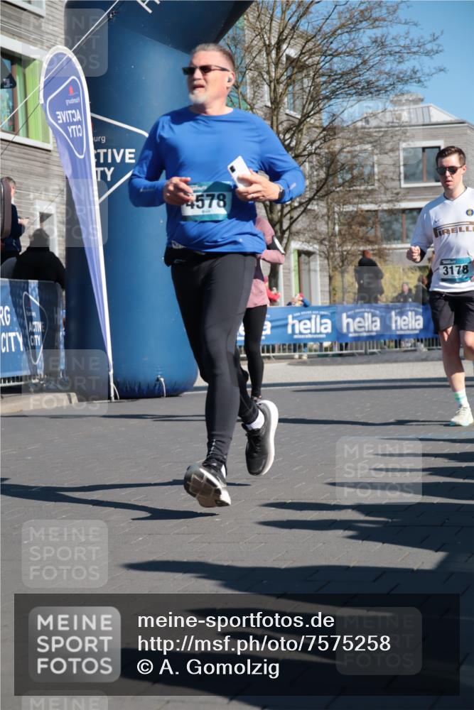 06.04.2025 - 44. Internationalen Wilhelmsburger Insellauf A. Gomolzig http://msf.ph/oto/7575258 06.04.2025 10:38:25 Ziel 3178, 3369, 3675, 4118, 4563, 4578 meine-sportfotos.de