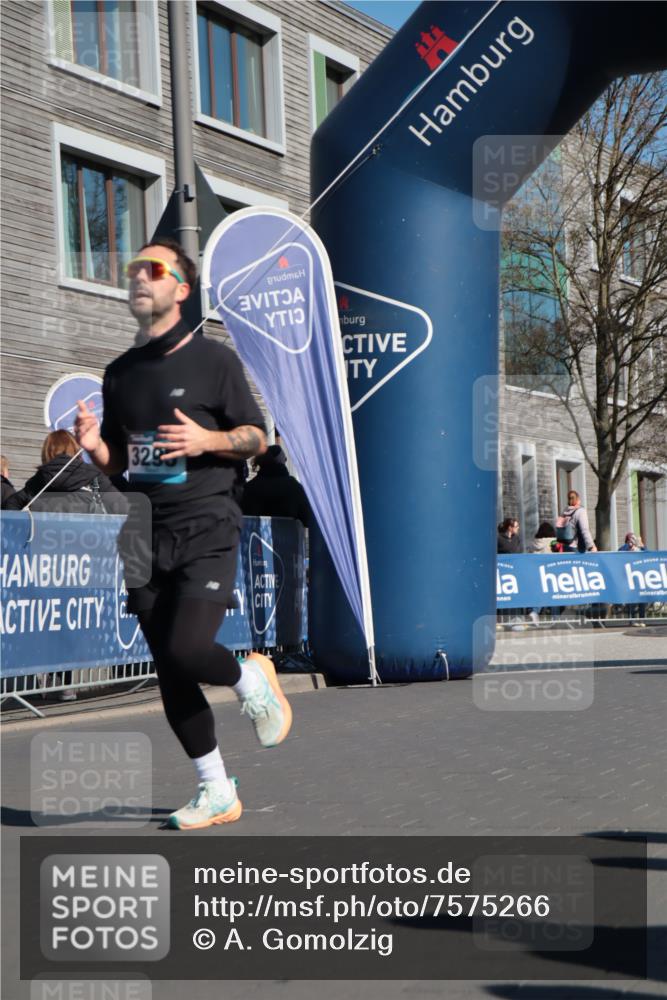 06.04.2025 - 44. Internationalen Wilhelmsburger Insellauf A. Gomolzig http://msf.ph/oto/7575266 06.04.2025 10:38:12 Ziel 3295, 3840, 3921, 4278, 4279, 4290 meine-sportfotos.de