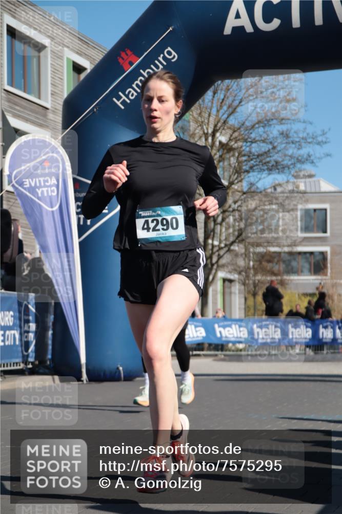 06.04.2025 - 44. Internationalen Wilhelmsburger Insellauf A. Gomolzig http://msf.ph/oto/7575295 06.04.2025 10:38:11 Ziel 3295, 3654, 3840, 3921, 4278, 4279, 4290, 4365 meine-sportfotos.de