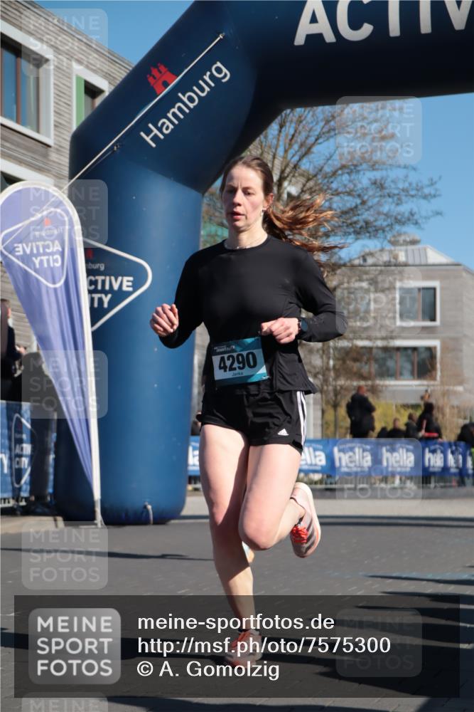 06.04.2025 - 44. Internationalen Wilhelmsburger Insellauf A. Gomolzig http://msf.ph/oto/7575300 06.04.2025 10:38:11 Ziel 3295, 3654, 3840, 3921, 4278, 4279, 4290, 4365 meine-sportfotos.de