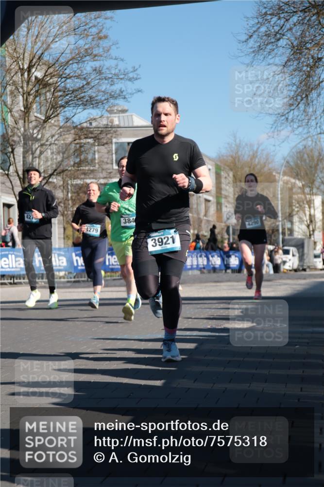 06.04.2025 - 44. Internationalen Wilhelmsburger Insellauf A. Gomolzig http://msf.ph/oto/7575318 06.04.2025 10:38:08 Ziel 3295, 3654, 3840, 3921, 4278, 4279, 4290, 4365 meine-sportfotos.de