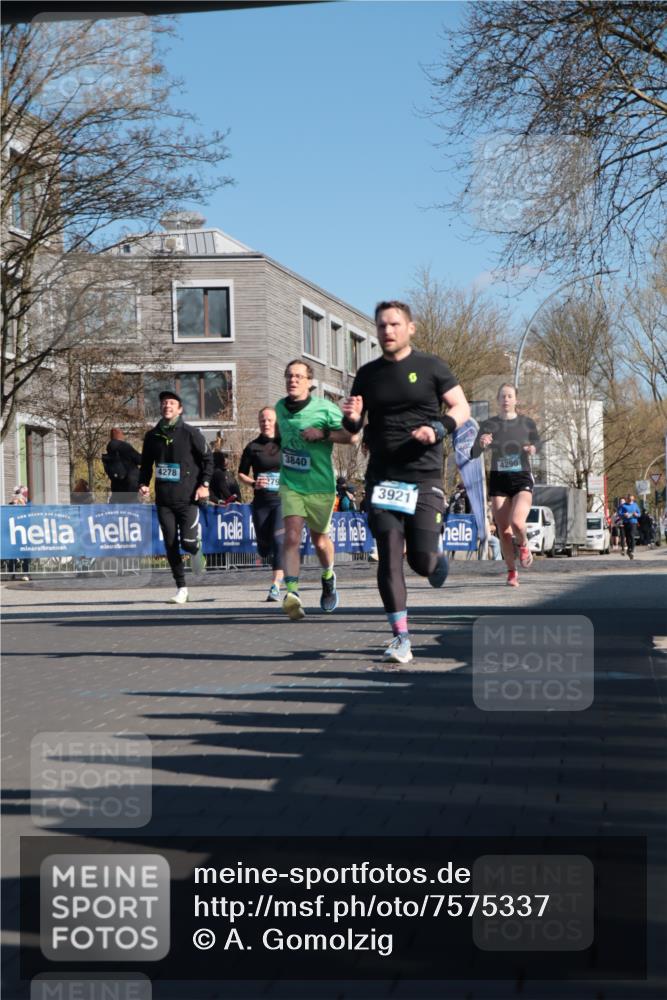 06.04.2025 - 44. Internationalen Wilhelmsburger Insellauf A. Gomolzig http://msf.ph/oto/7575337 06.04.2025 10:38:07 Ziel 3295, 3654, 3840, 3921, 4278, 4279, 4290, 4365, 4507 meine-sportfotos.de