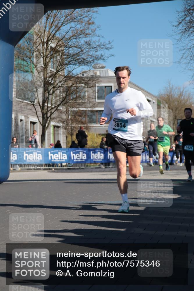 06.04.2025 - 44. Internationalen Wilhelmsburger Insellauf A. Gomolzig http://msf.ph/oto/7575346 06.04.2025 10:38:06 Ziel 3295, 3654, 3840, 3921, 4278, 4279, 4290, 4365, 4507 meine-sportfotos.de