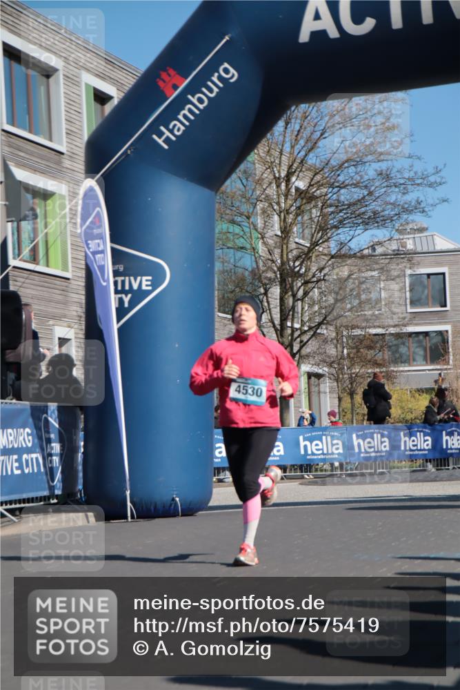 06.04.2025 - 44. Internationalen Wilhelmsburger Insellauf A. Gomolzig http://msf.ph/oto/7575419 06.04.2025 10:37:52 Ziel 3076, 3171, 3496, 4451, 4530, 4579 meine-sportfotos.de