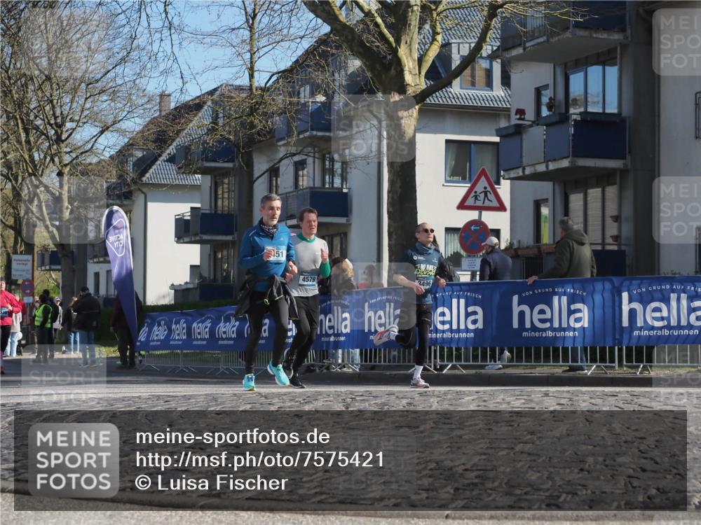 06.04.2025 - 44. Internationalen Wilhelmsburger Insellauf Luisa Fischer http://msf.ph/oto/7575421 06.04.2025 10:37:40 Ziel 51, 4579, 3496 meine-sportfotos.de