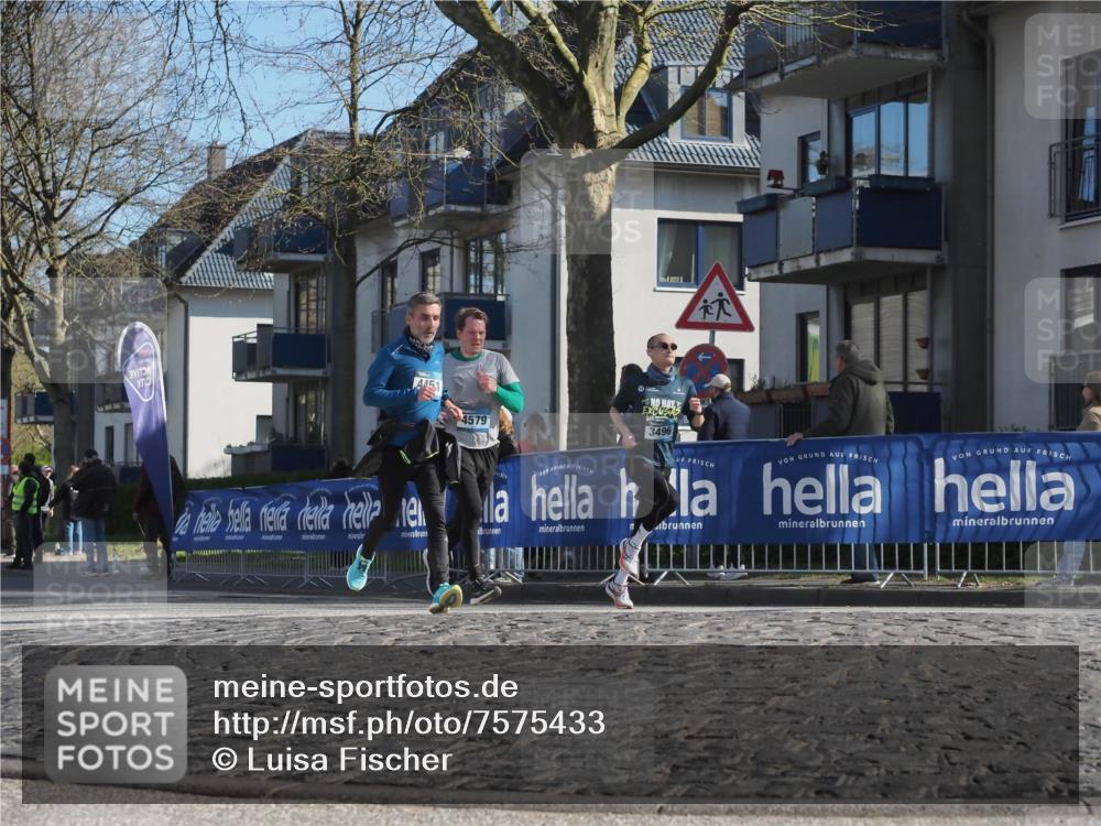 06.04.2025 - 44. Internationalen Wilhelmsburger Insellauf Luisa Fischer http://msf.ph/oto/7575433 06.04.2025 10:37:40 Ziel 4451, 4579, 3496 meine-sportfotos.de