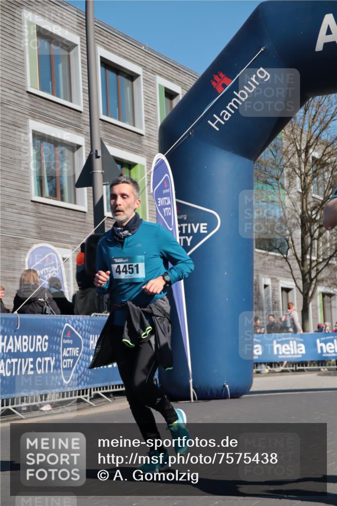 06.04.2025 - 44. Internationalen Wilhelmsburger Insellauf A. Gomolzig http://msf.ph/oto/7575438 06.04.2025 10:37:49 Ziel 3076, 3171, 3496, 4451, 4530, 4579 meine-sportfotos.de