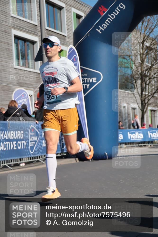 06.04.2025 - 44. Internationalen Wilhelmsburger Insellauf A. Gomolzig http://msf.ph/oto/7575496 06.04.2025 10:37:36 Ziel 3197, 3206, 4226, 4470, 5051 meine-sportfotos.de