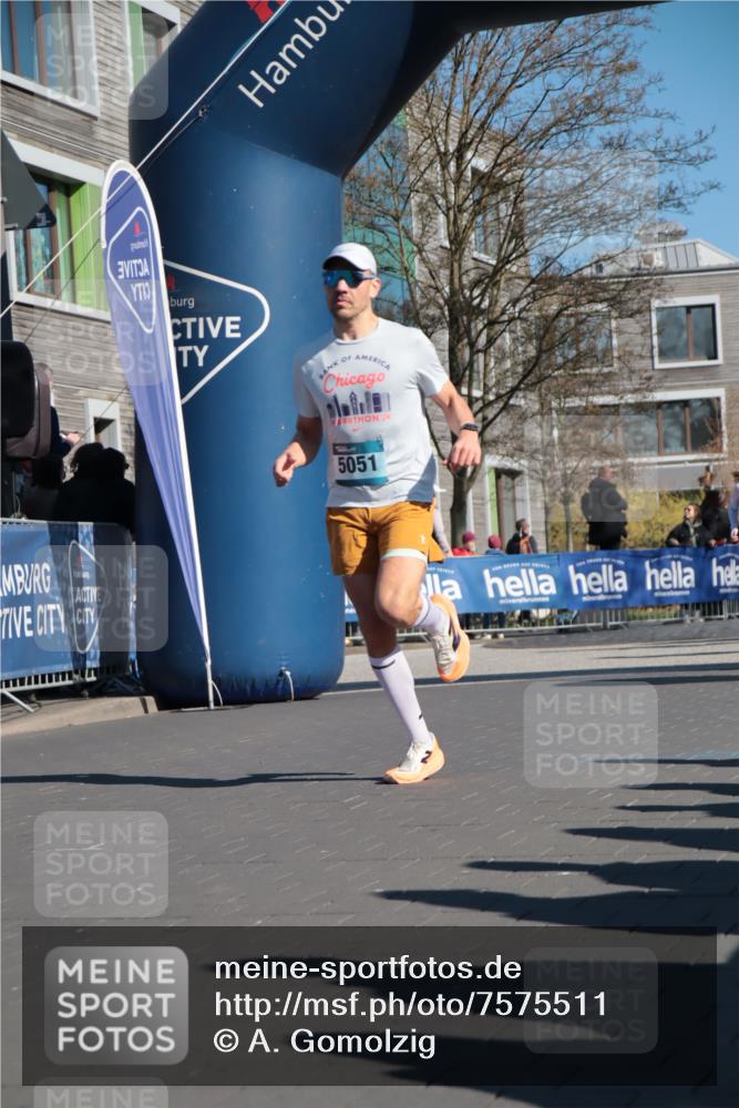 06.04.2025 - 44. Internationalen Wilhelmsburger Insellauf A. Gomolzig http://msf.ph/oto/7575511 06.04.2025 10:37:36 Ziel 3197, 3206, 4226, 4470, 5051 meine-sportfotos.de