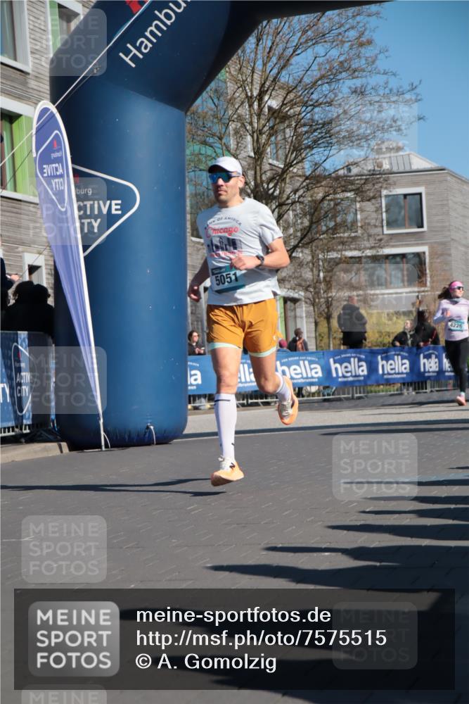 06.04.2025 - 44. Internationalen Wilhelmsburger Insellauf A. Gomolzig http://msf.ph/oto/7575515 06.04.2025 10:37:36 Ziel 3197, 3206, 4226, 4470, 5051 meine-sportfotos.de